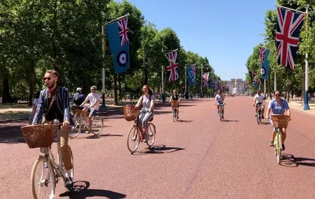 London Bike Tour: Landmarks, Secret Gems, Pub Stop & Street Art