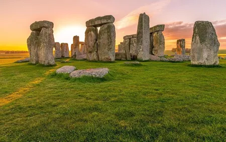 Private Pre Cruise Excursion Transfer London to Southampton Port Via Stonehenge