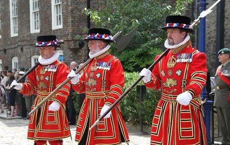 Private Tours: Tower of London Beefeater Meet Greet Crown Jewels