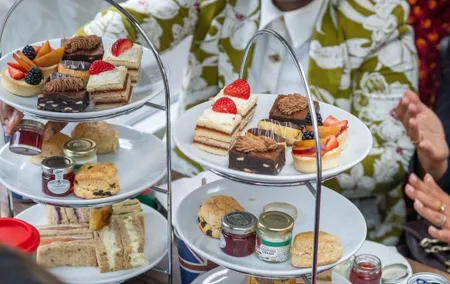 London Afternoon Tea Bus Tour with PG Tips