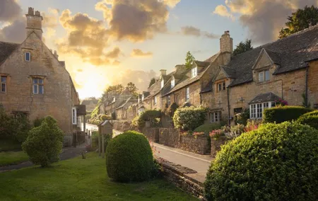 Private Cotswold Villages Day Tour see the beauty of the Villages