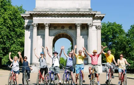Highlights of Royal London Bike Tour including Hyde Park