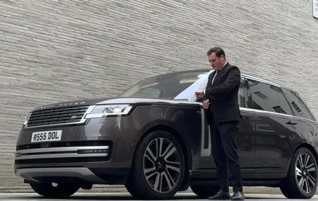 Private Heathrow Airport transfer to or from your London Hotel