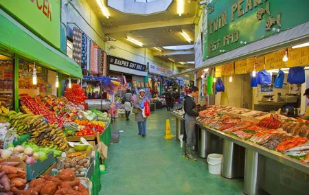 Brixton Market Tour with African and Caribbean Cuisine