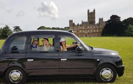 Downton Abbey and Castle Taxi Tour from London with Hotel Pickup