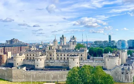 Tower of London Private Tour for Families and Friends