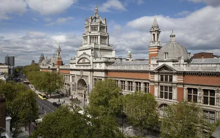 Private Guided Tour of The Victoria and Albert Museum - 3 Hour