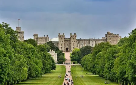Windsor Castle and Hampton Court Palace Private Tour