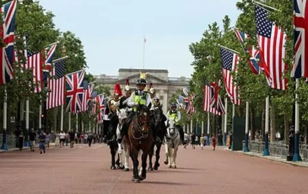 Private London Tours by Experienced Guide in New London Taxi