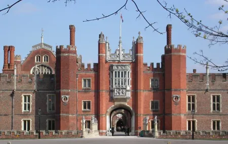 Hampton Court Palace Private Tour - Secrets of Henry VIII