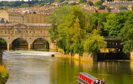 Small-Group to Bath, Lacock, Avebury and Stonehenge from London