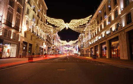 London Christmas Lights Private Car Tour with Driver Guide