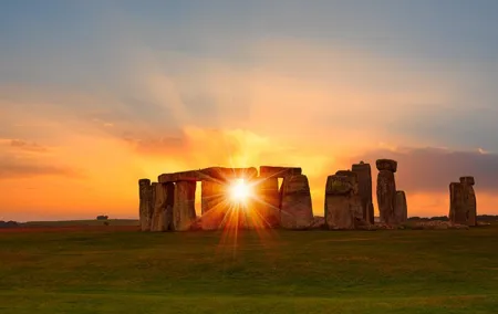 Private Chauffeured Tour to Stonehenge and Bath from London