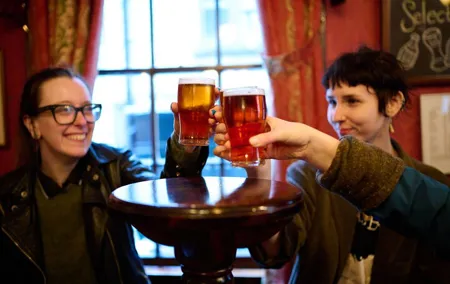 Devour London Historical Pub Tour:Traditional British Food & Ales