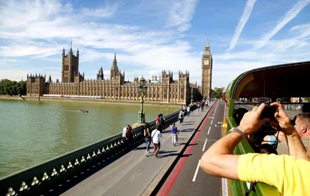 London Vintage Bus Tour Including River Thames Cruise with Optional Lunch