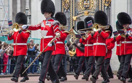 Buckingham Palace, Changing of the Guard & Thames Boat Ride