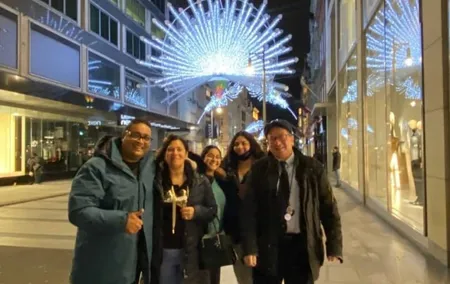 London Exclusive Christmas Lights Guided Tour by Black Cab