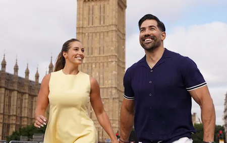 Iconic London Portraits Tour with Expert Local Photographer