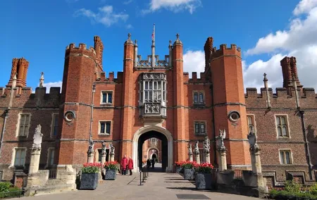Hampton Court Palace Private Guided Tour
