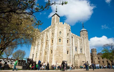 Tower of London with London Hop-On Hop-Off Tour and River Cruise