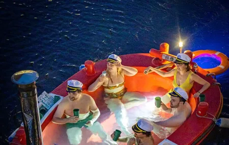 Hot Tub Boat Tour in London - London's most unique tour