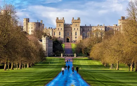 Private Car Roundtrip Day Tour London to Windsor