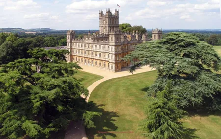 Downton Abbey & Highclere Castle Tour from London, with Oxford