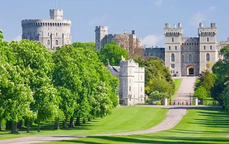 Half Day Tour to Windsor castle By Private Executive Car