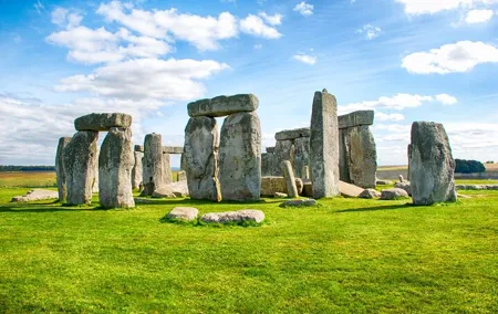 Stonehenge and Bath Tour from London with options