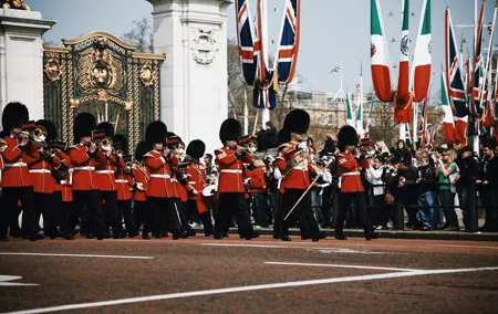 Changing of the Guard Guided Walking Tour Semi-Private 12ppl Max