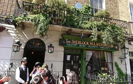 Sherlock Holmes Private Guided Tour - BBC Series & Traditional Locations