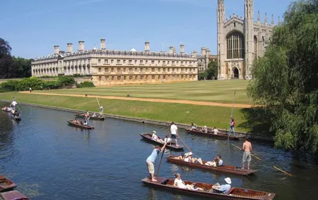 Discover Oxford and Cambridge with Guide from London by Coach