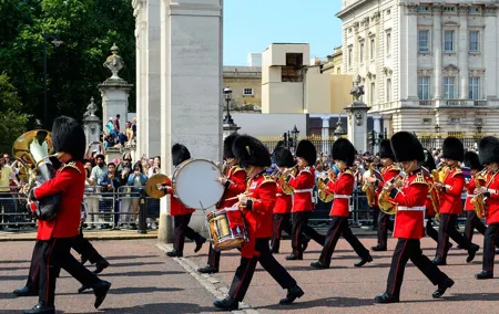London Royal Crown and Changing of The Guard Walking Tour