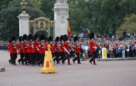 Private Tour in Buckingham Palace Guards