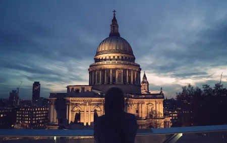Haunted London: Ghost Hunt Self-Guided Walking Adventure