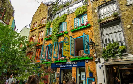 Central London City Exploration Game with Secret Squares