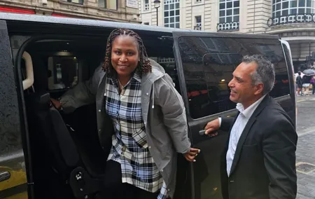 Shared Arrival Transfer London Airport to Hotel Accommodation