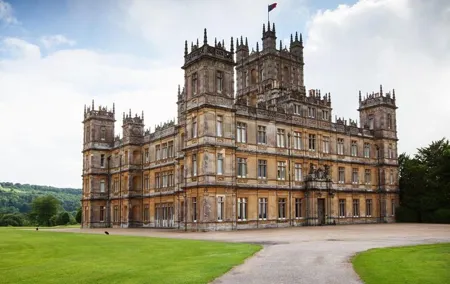 Private Round Trip Transfer : Heathrow or London to Highclere Castle