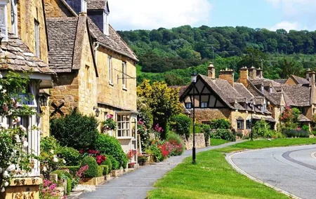 Cotswolds Countryside Tour by Coach: Villages, Views, and Lunch
