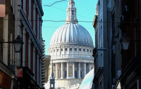 London's Historic Areas And Hidden Secrets - A Very Small Group Tour