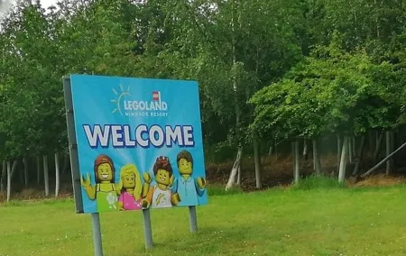 Private Transfer from & to London to with Stopover at Legoland Windsor