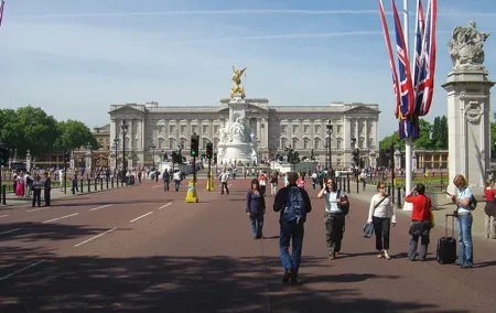 Half day London Private Tour in Executive Luxury Vehicle