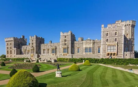 Windsor Castle private vehicle service from London with Admission tickets