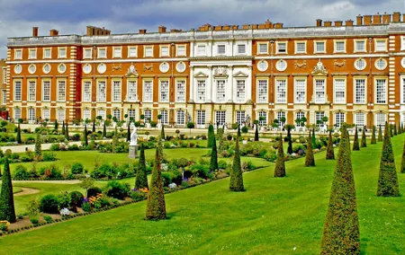 Windsor Castle & Hampton Court Palace, Private Tour Including entry pass