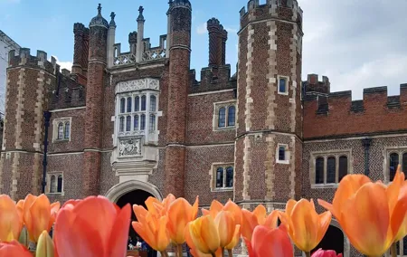 Private tour with an accredited expert guide Hampton Court Palace