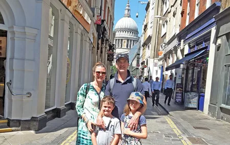 London Highlights Family-Friendly Walking Tour with Top Guide