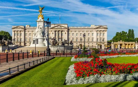 Buckingham Palace Exterior and Royal History Private Tour