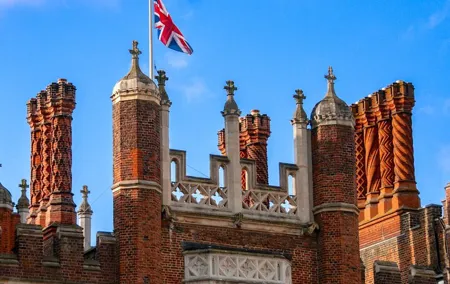 Stunning Hampton Court Palace Private Day Trip from London