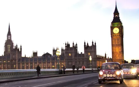 Private Tour of London's Landmarks in a Classic Car