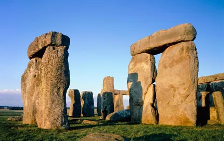 Windsor Castle, Stonehenge & Oxford Private Car Tour from London